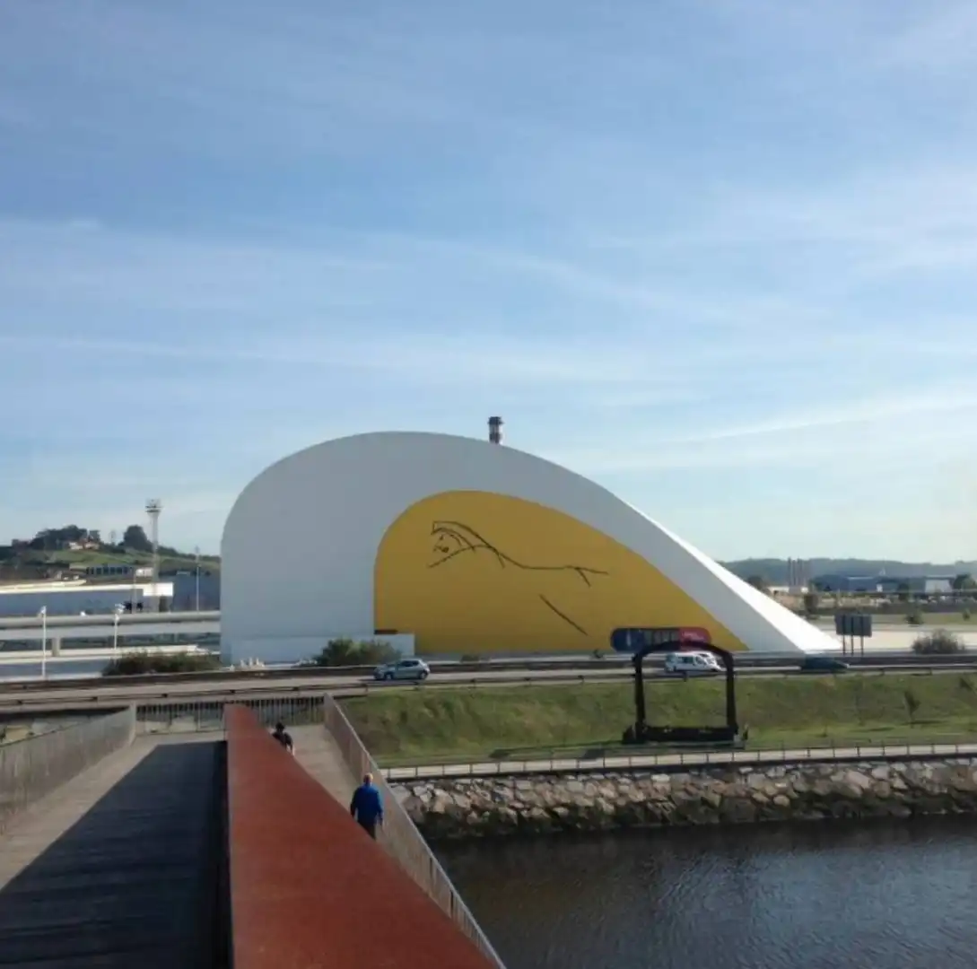 Vista exterior de Residencial en venda en Avilés