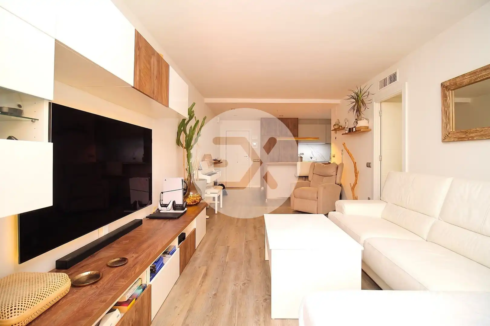 Sala d'estar de Planta baixa en venda en Castelldefels amb Jardí privat i Parquet