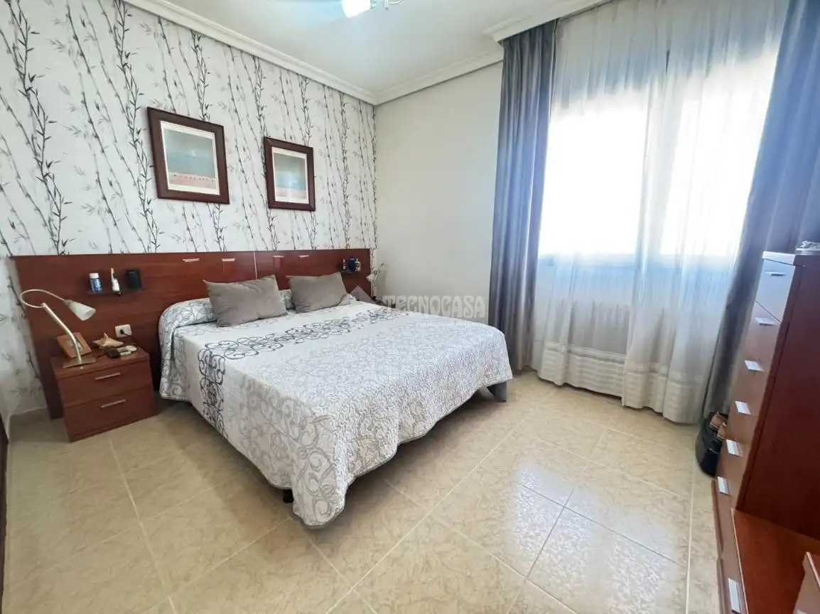 Schlafzimmer von Einfamilien-Reihenhaus zum Verkauf in Yepes mit Klimaanlage, Heizung und Terrasse