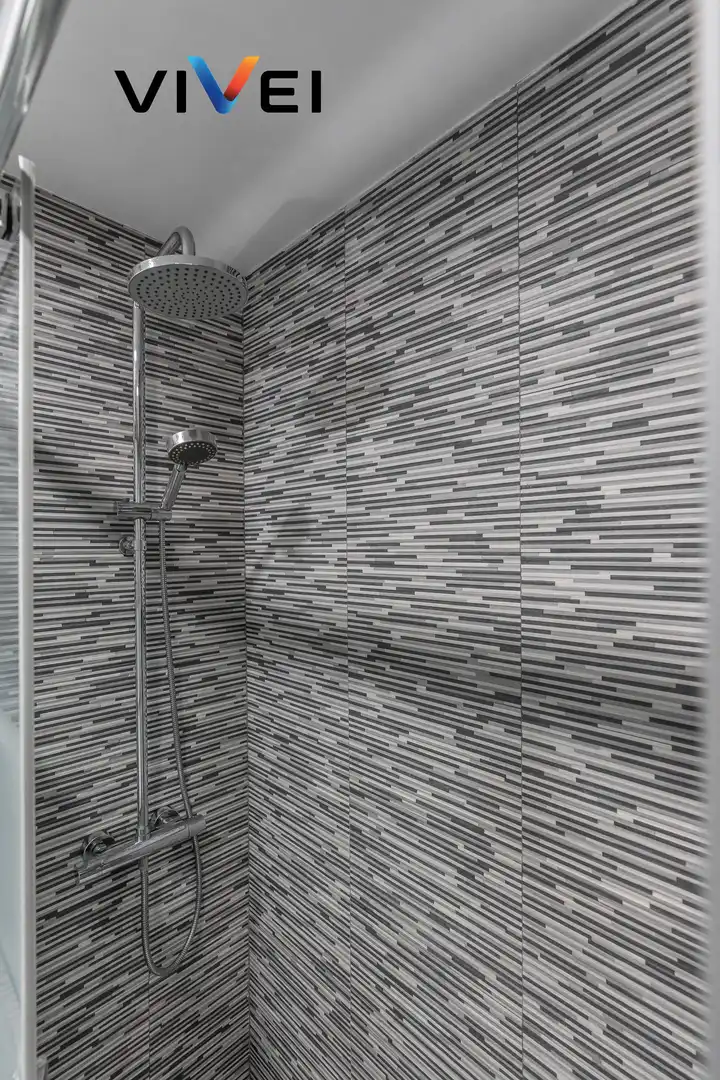 Badezimmer von Dachboden zum Verkauf in Madrid mit Heizung, Terrasse und Balkon