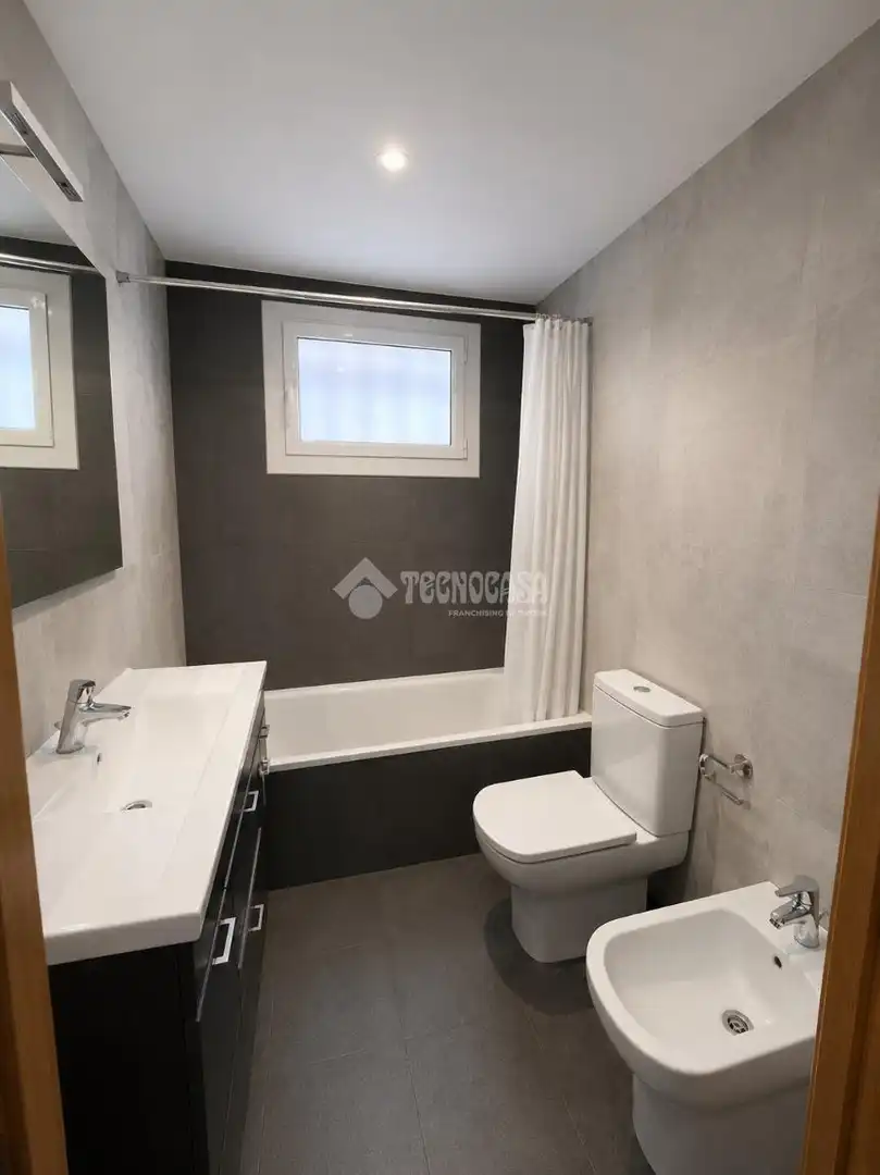 Baño de Piso en venta en L'Hospitalet de Llobregat con Balcón