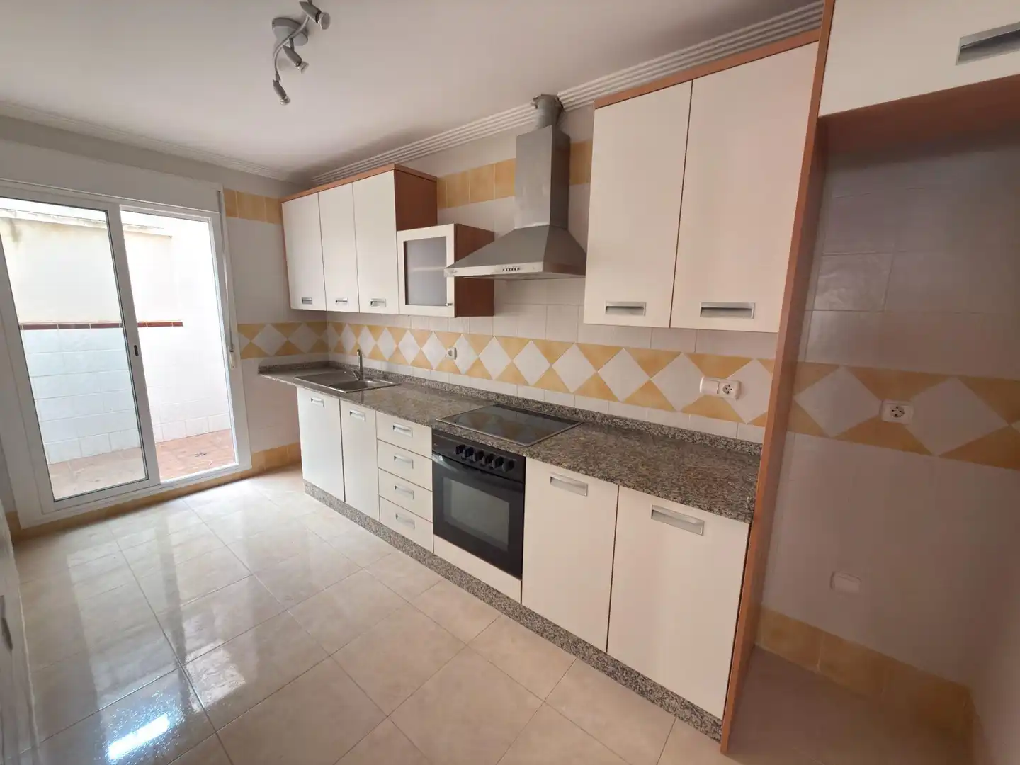 Cuina de Planta baixa en venda en Catral amb Jardí privat