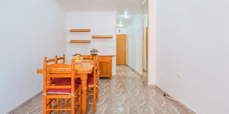 Dormitori de Pis en venda en Torrevieja amb Aire condicionat, Terrassa i Moblat