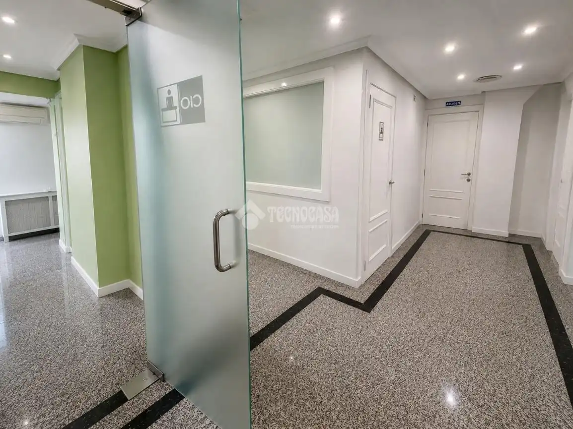 Piso en venta en León Capital  con Calefacción, Terraza y Trastero