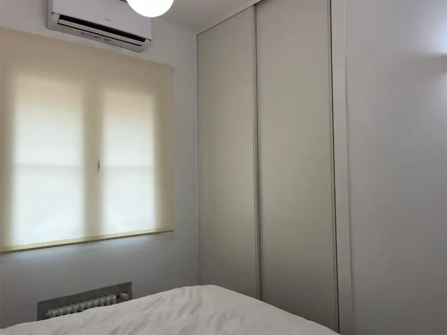 Dormitori de Pis de lloguer en Madrid amb Aire condicionat, Parquet i Moblat