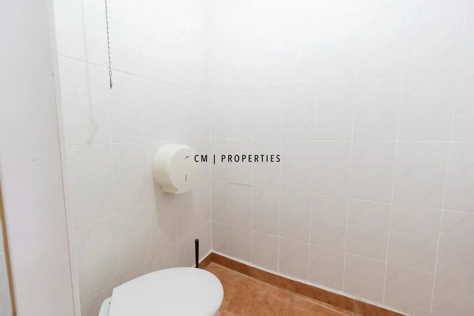 Baño de Local de alquiler en Valencia con Aire acondicionado