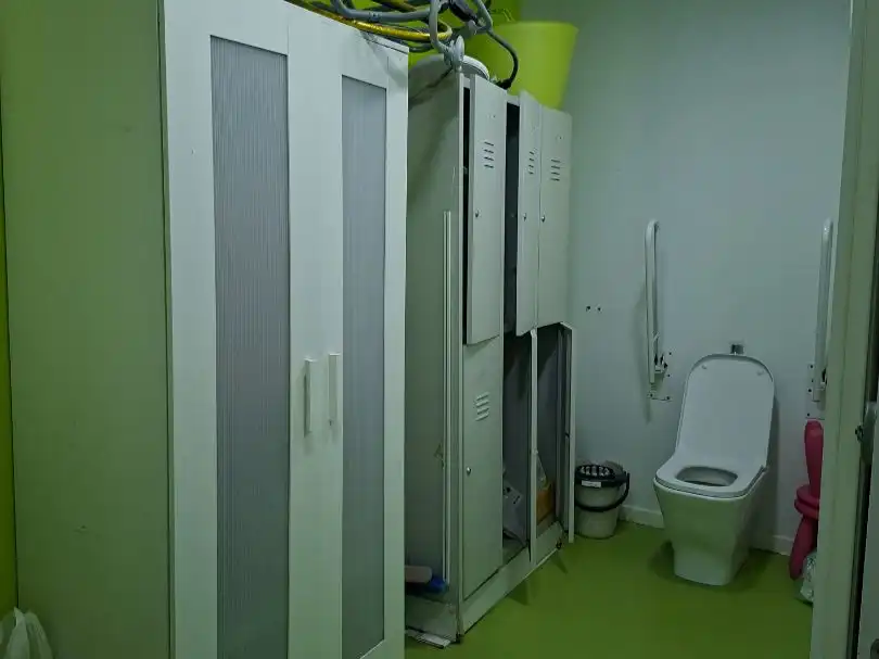 Badezimmer von Geschaftsraum zum Verkauf in Valdemoro mit Klimaanlage, Heizung und Möbliert