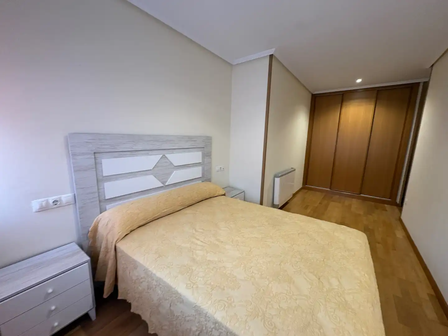 Habitación de Piso de alquiler en Ferrol con Calefacción, Parquet y Amueblado