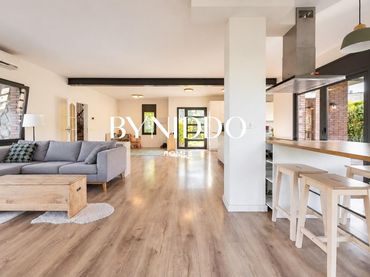 Maison avec balcon à vendre à CAN MIRO