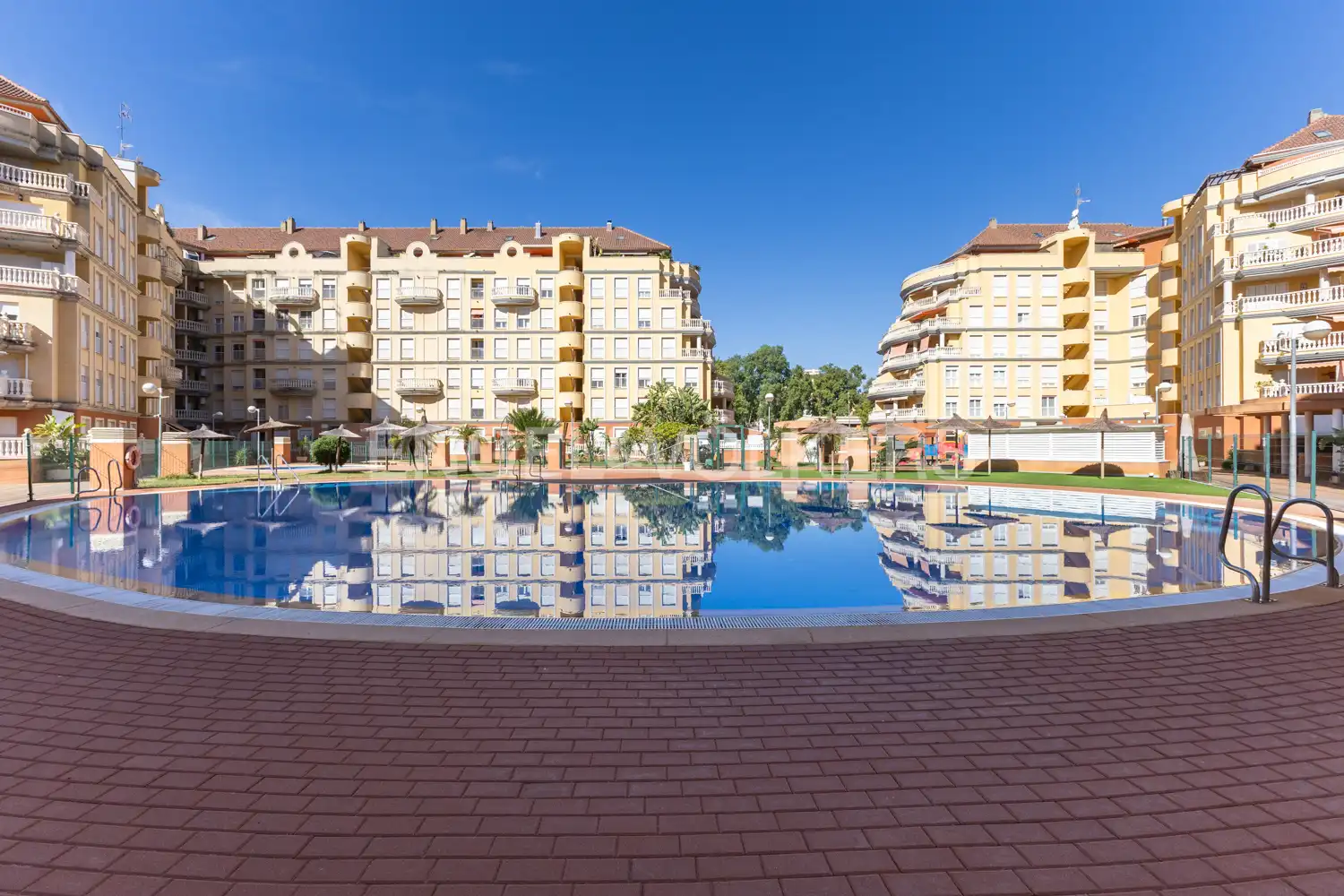 Swimming pool of Flat for sale in Dénia  with Air Conditioner, Heating and Swimming Pool
