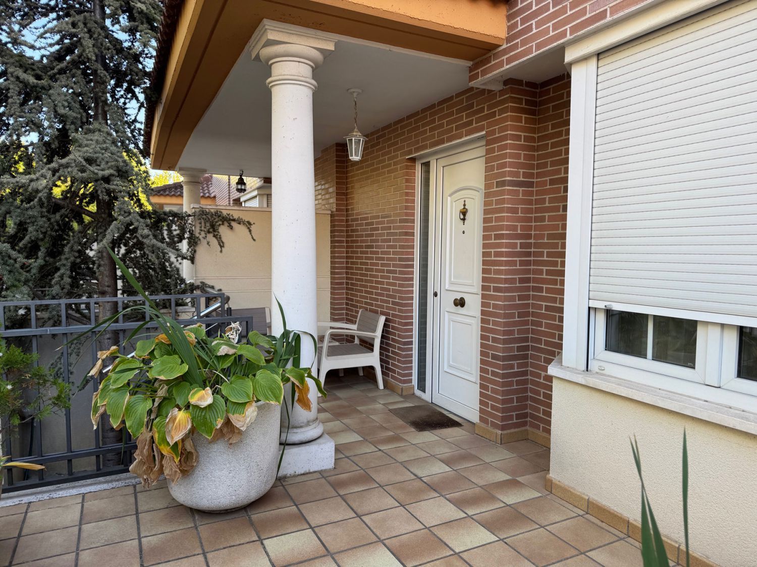 Vista exterior de Casa adosada en venda en Arroyo de la Encomienda amb Calefacció i Terrassa