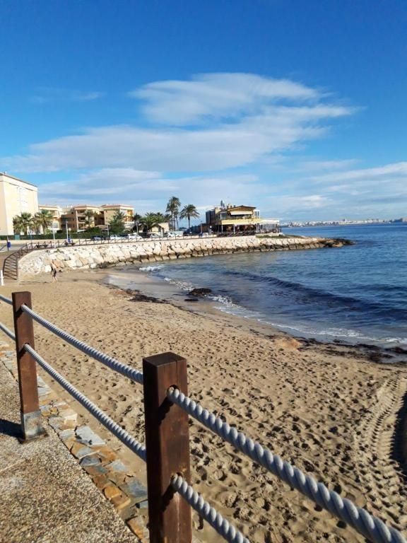 Vista exterior de Apartament en venda en Torrevieja amb Terrassa
