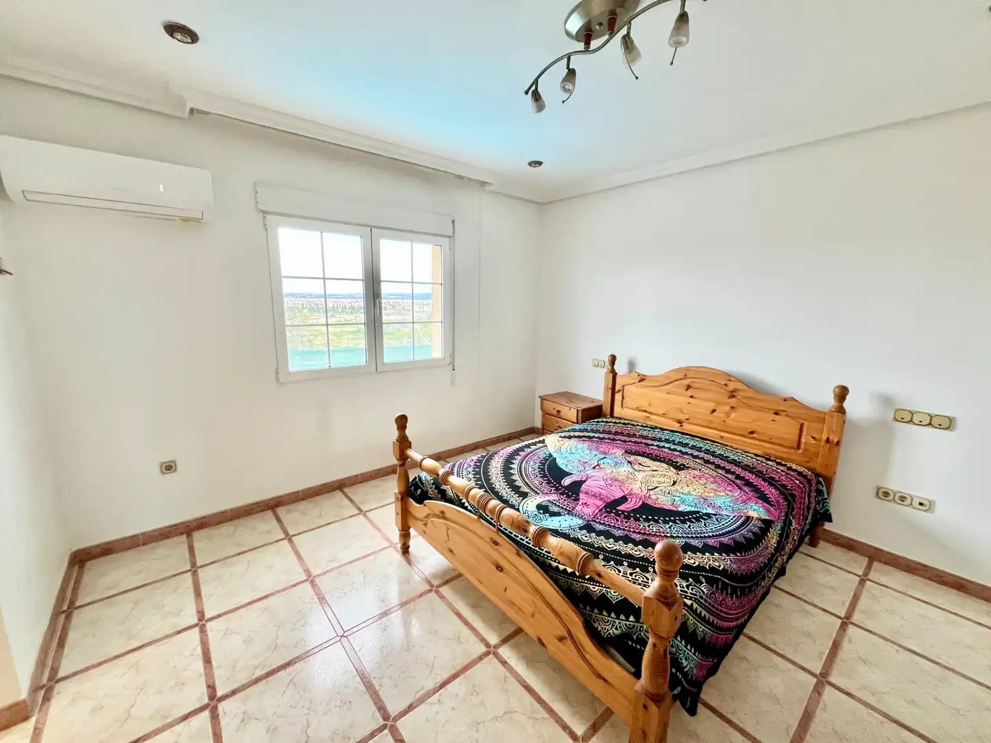 Habitación de Casa o chalet en venta en Torrevieja con Aire acondicionado, Calefacción y Jardín privado