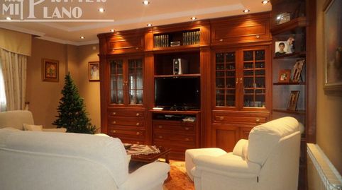 Casa de 2 plantas en calle Duque de Alba, de 350m2 de superficie y 550 m2 construidos