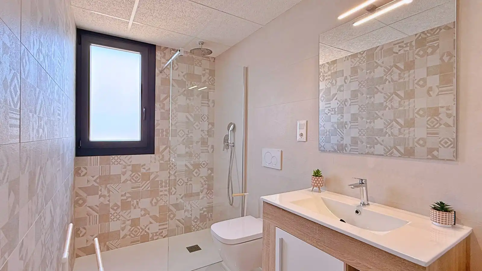 Bany de Apartament en venda en Orihuela amb Traster i Moblat