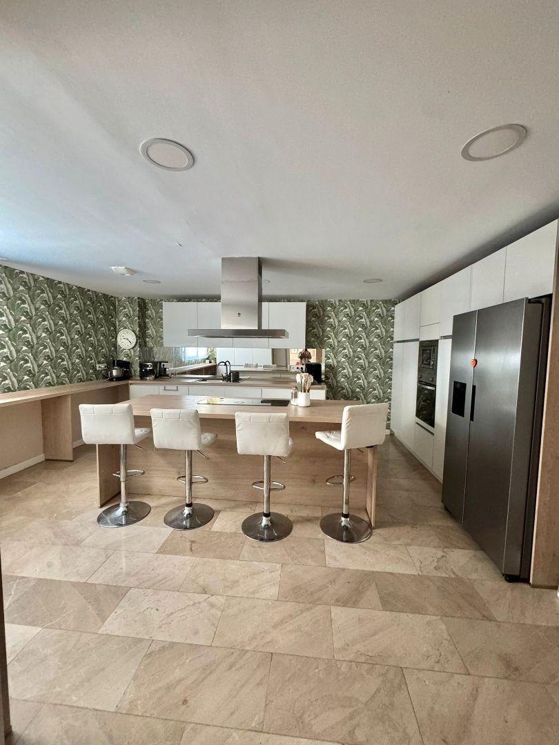 Cuina de Casa adosada en venda en Majadahonda amb Aire condicionat, Calefacció i Jardí privat