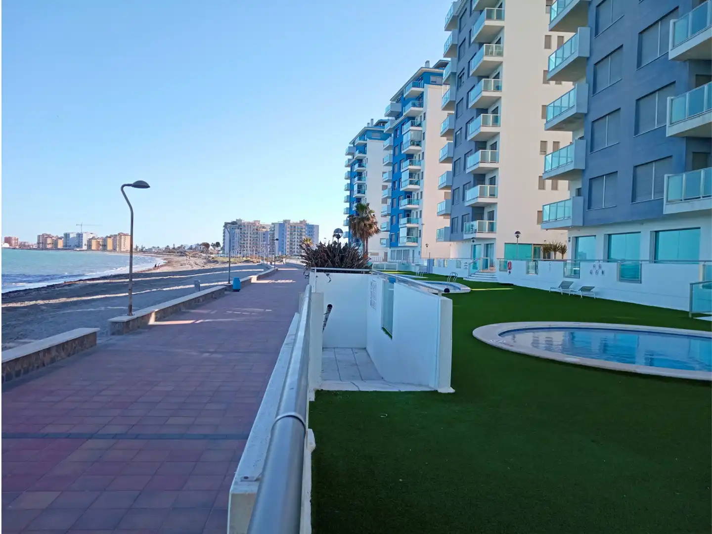 Piscina de Piso en venta en La Manga del Mar Menor con Aire acondicionado, Amueblado y Horno