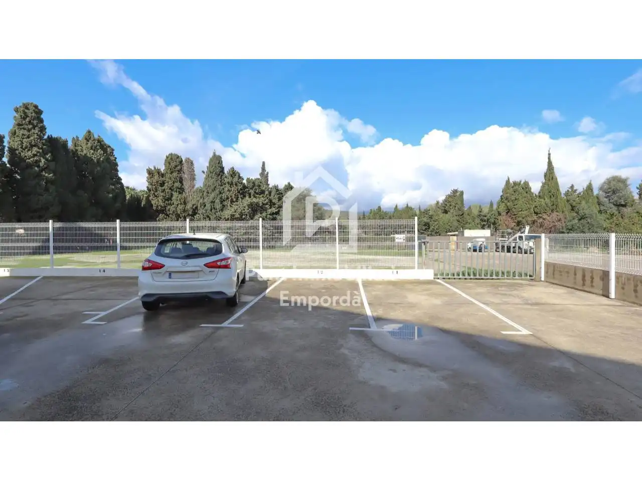 Parking of Flat for sale in Llançà  with Air Conditioner, Heating and Terrace