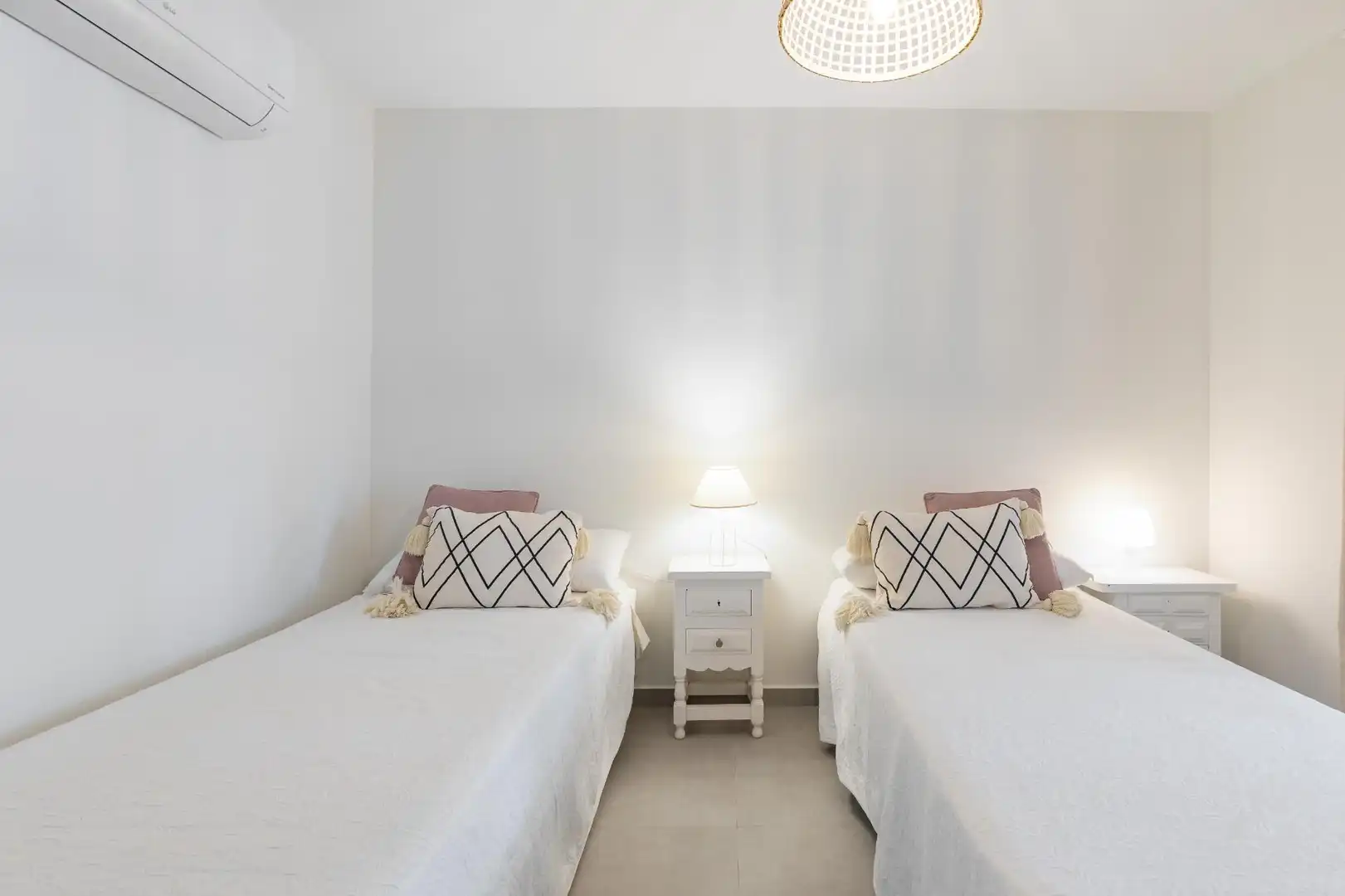 Schlafzimmer von Haus oder Chalet zum Verkauf in Dénia mit Klimaanlage, Heizung und Privatgarten