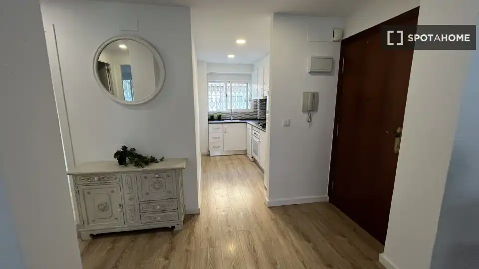 Flat for rent in Valencia  with Air Conditioner, Heating and Furnished