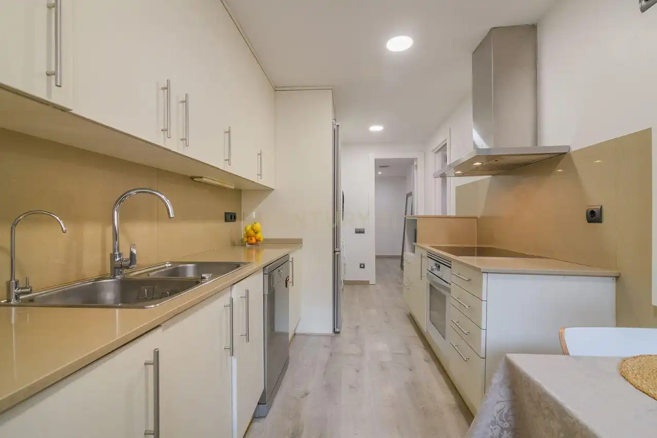 Cocina de Apartamento en venta en Molins de Rei con Aire acondicionado, Trastero y Balcón