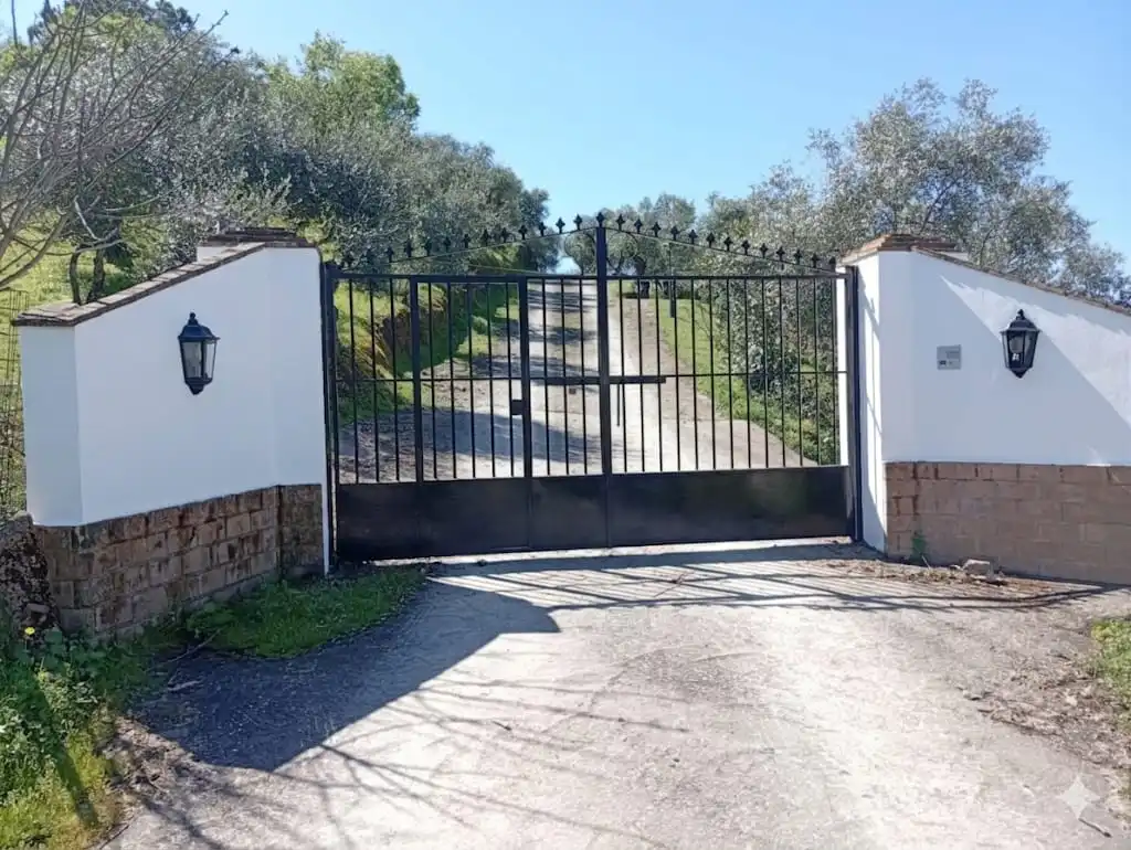 Casa rústica amb piscina en venda a Calle de Antonio Machado