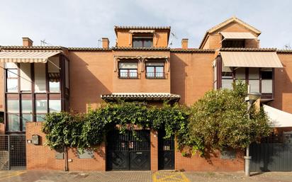 Vista exterior de Casa adosada en venda en  Granada Capital amb Terrassa