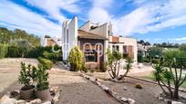 Vista exterior de Casa o xalet en venda en Chiva amb Aire condicionat, Calefacció i Jardí privat