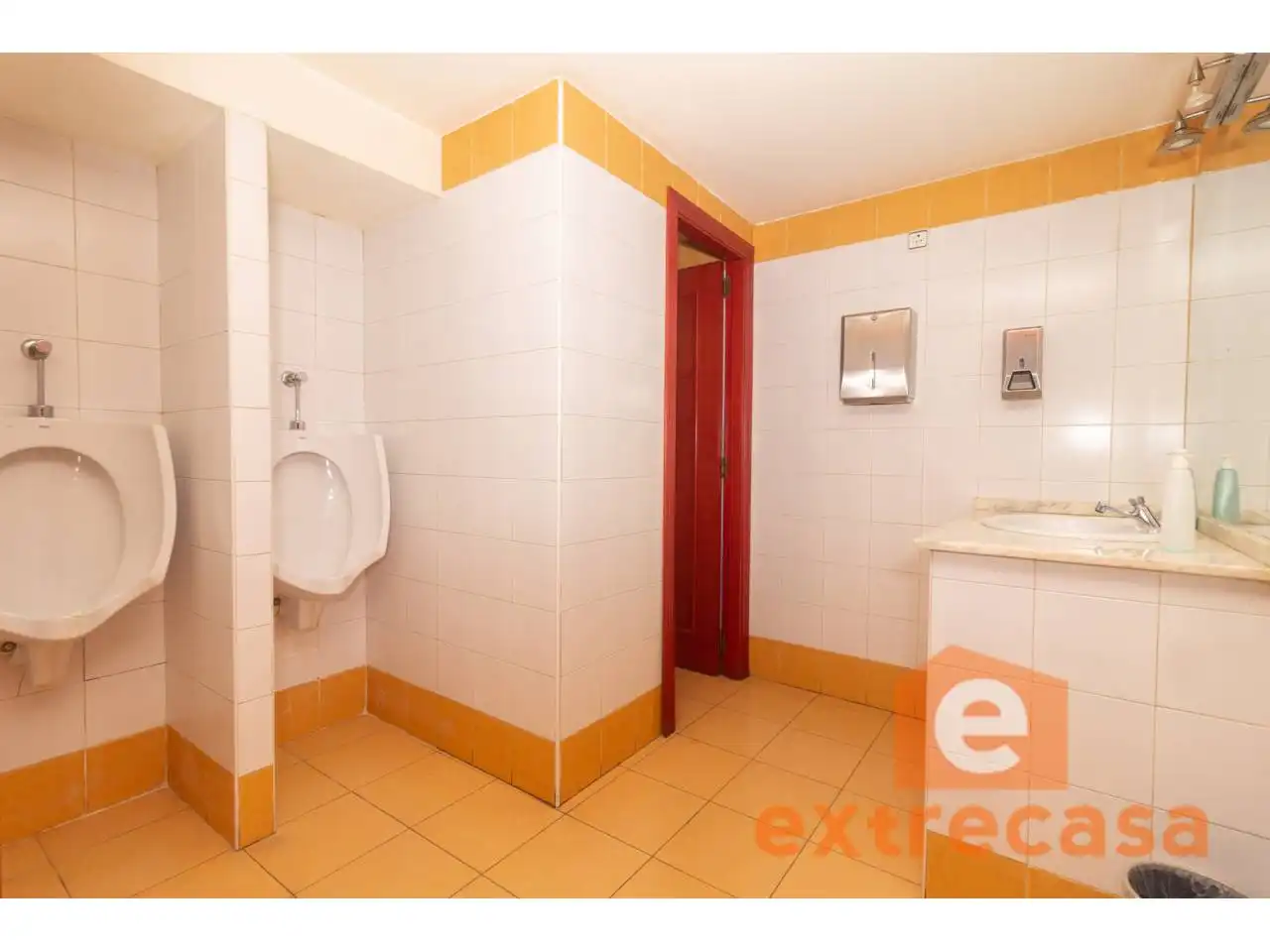 Bany de Local en venda en Badajoz amb Aire condicionat