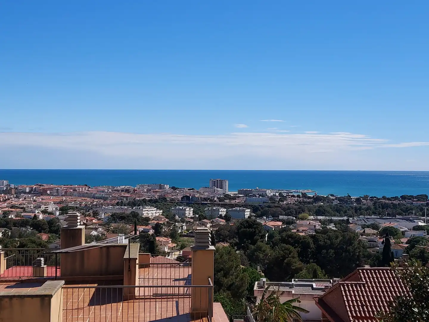 Vista exterior de Casa adosada en venta en El Vendrell con Jardín privado, Terraza y Piscina