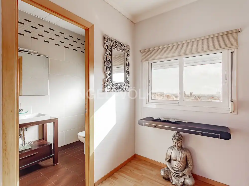 Schlafzimmer von Dachboden zum Verkauf in Barcelona mit Klimaanlage, Heizung und Terrasse