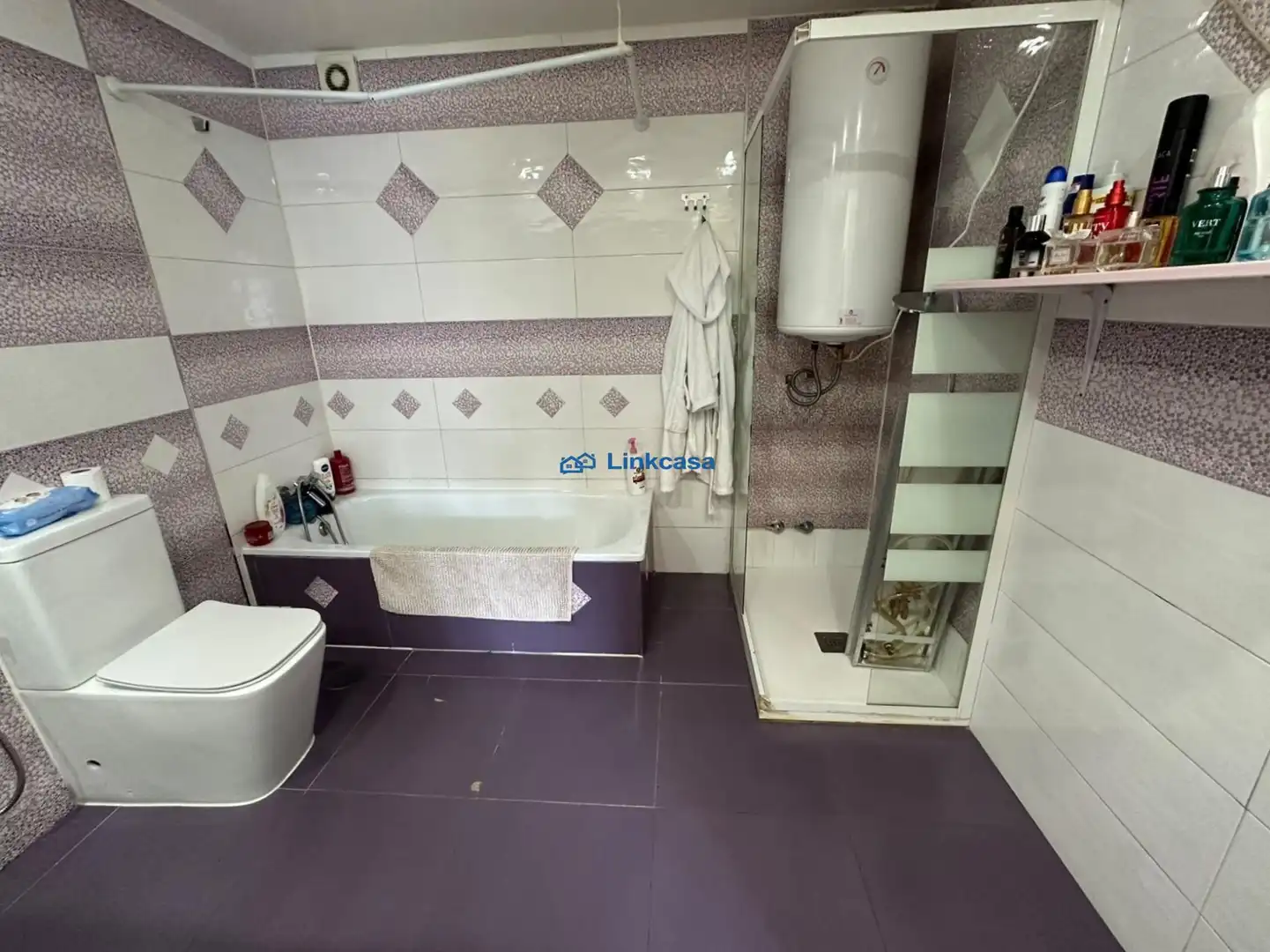Bathroom of Flat for sale in Madrid  with Air Conditioner and Heating