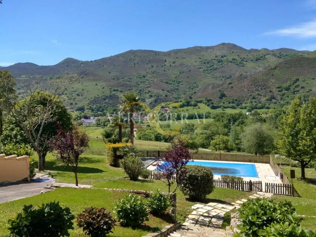 Jardín de Edificio en venta en Llanes