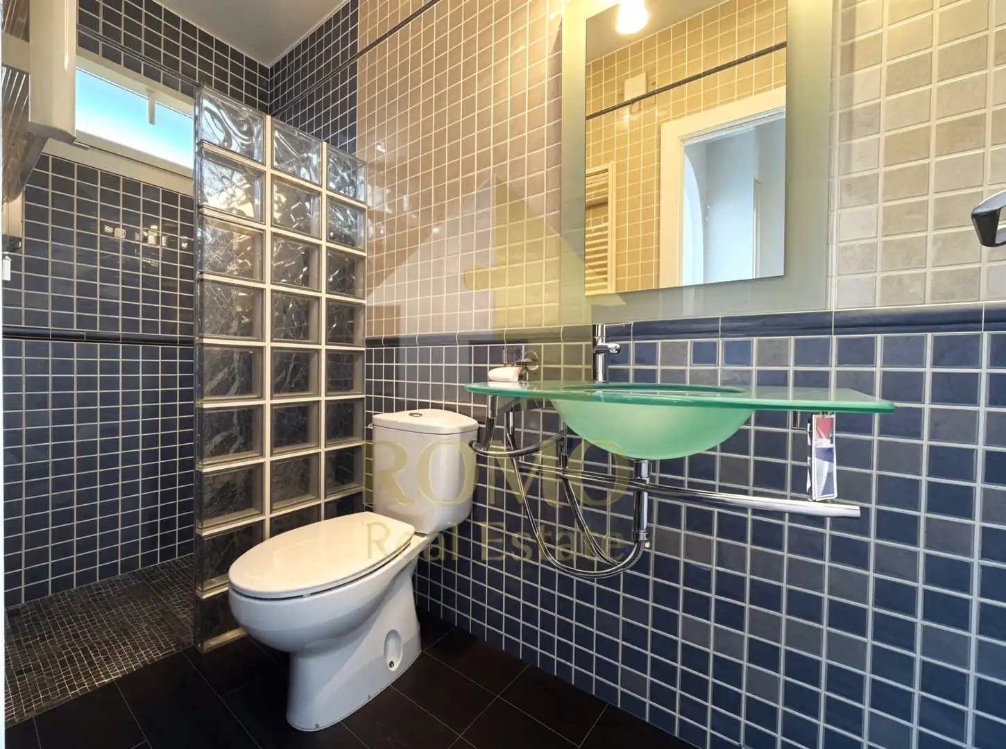 Adosado con terraza en venta en Carrer de l'Aneto, imagen 13