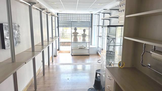Local comercial en Venta en Iparragirre Etorbidea, 9 en Centro Urbano - Hirigunea