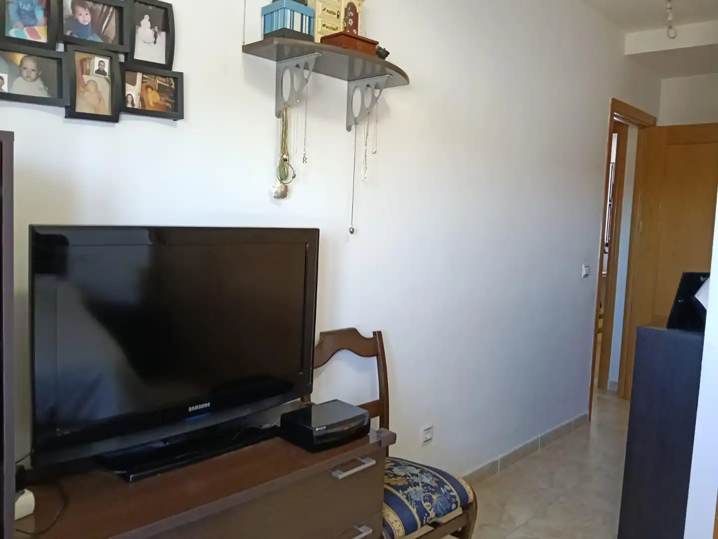 Sala de estar de Piso en venta en Cedillo del Condado con Calefacción y Balcón