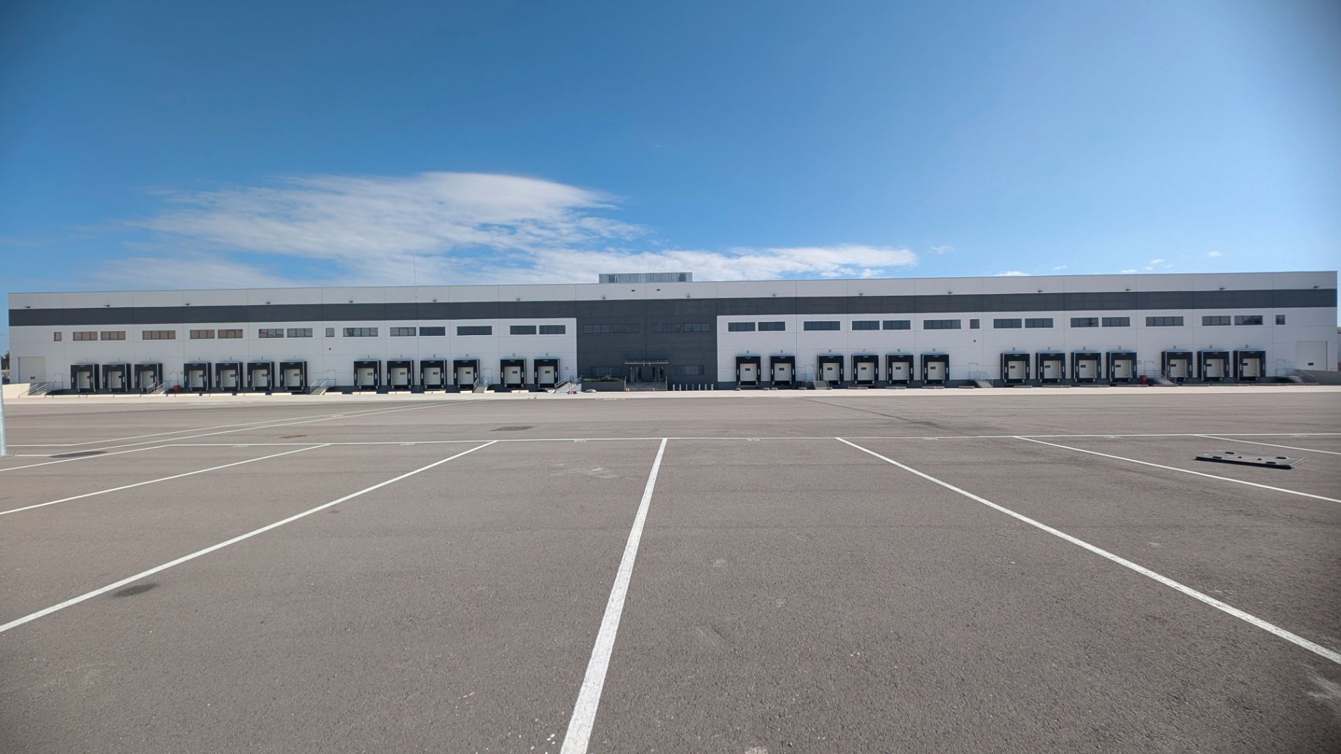 Vista exterior de Nau industrial de lloguer en Santa Margarida I Els Monjos amb Calefacció i Alarma