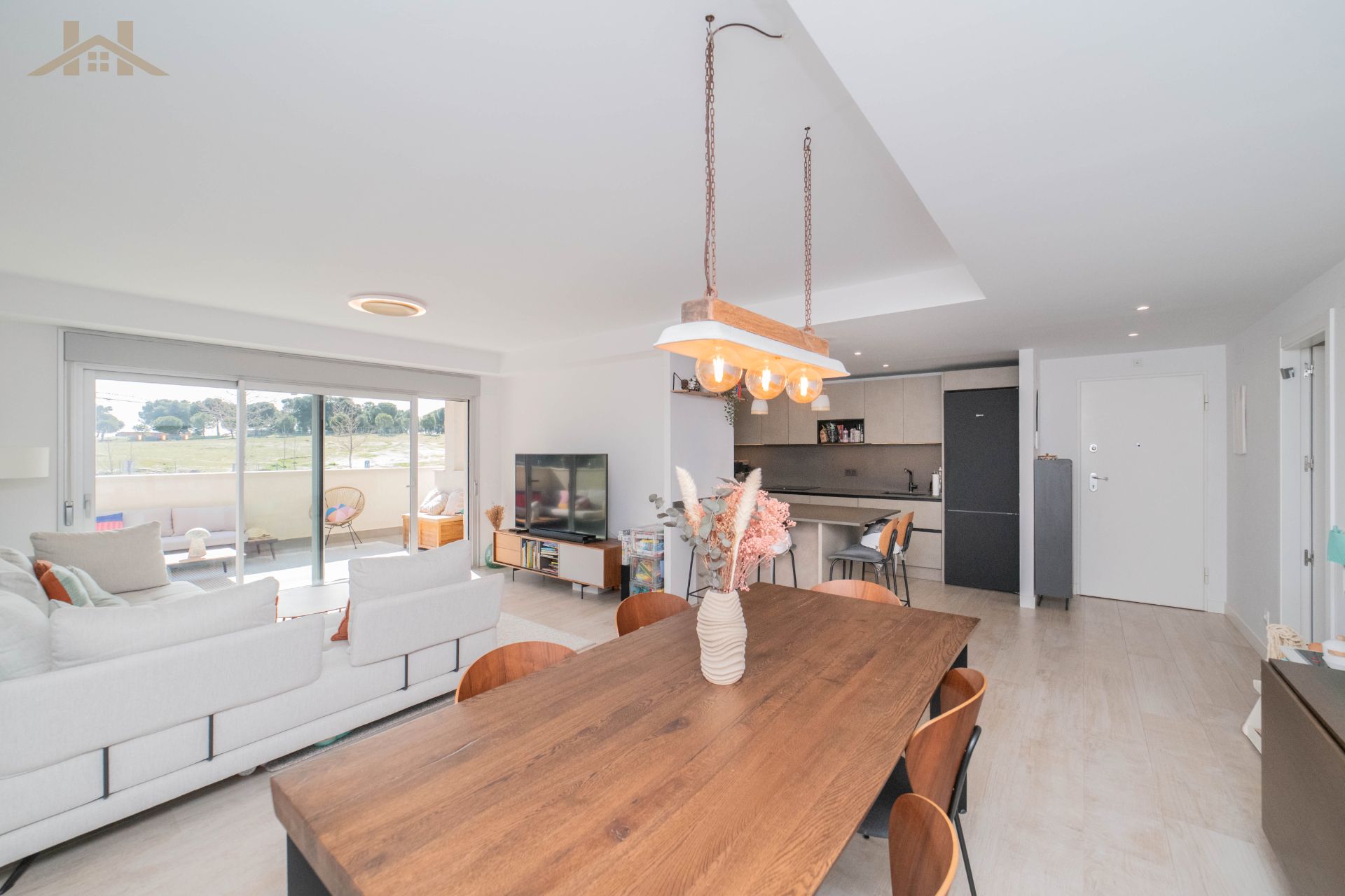 Menjador de Pis en venda en Boadilla del Monte amb Aire condicionat, Calefacció i Jardí privat