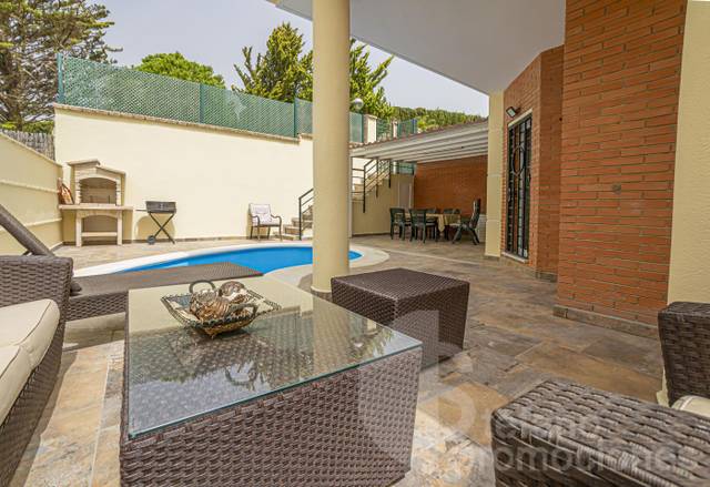 Casa adosada en Venta en José María Amado en Parque Clavero