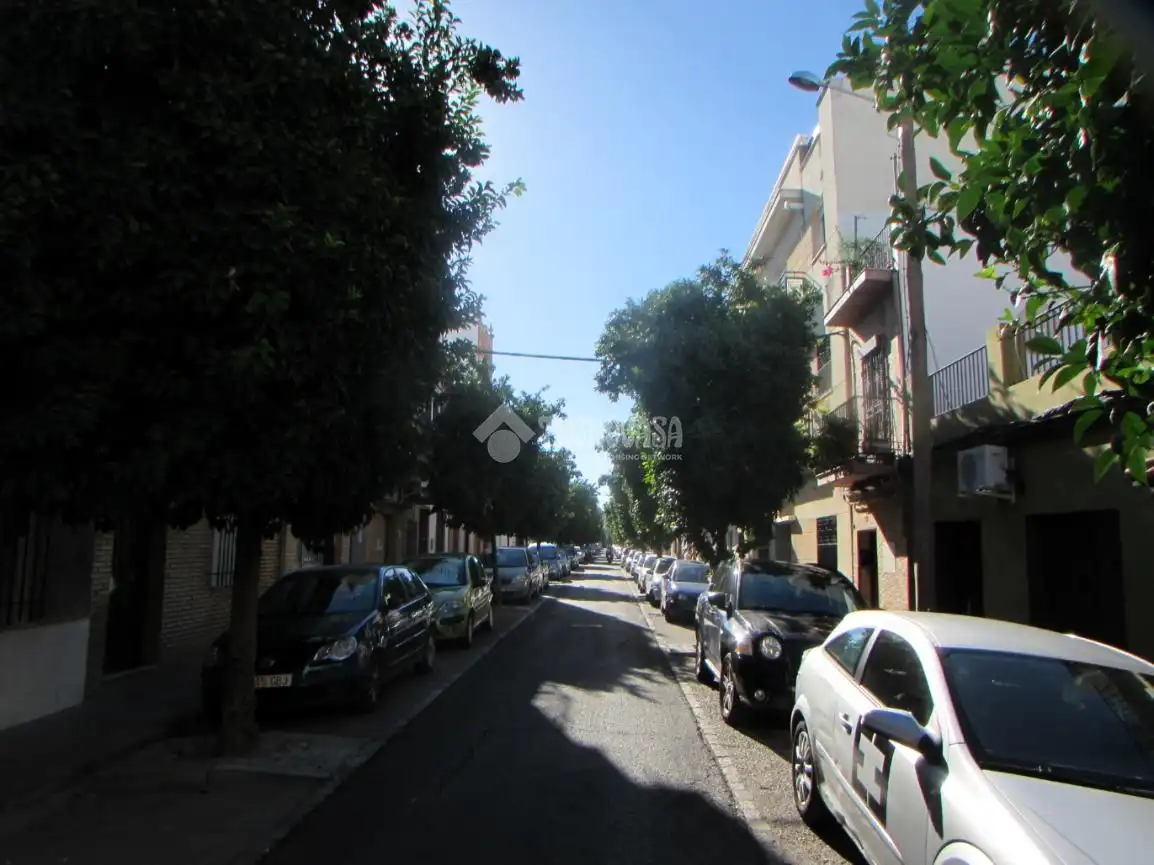 Außenansicht von Einfamilien-Reihenhaus zum Verkauf in Sevilla