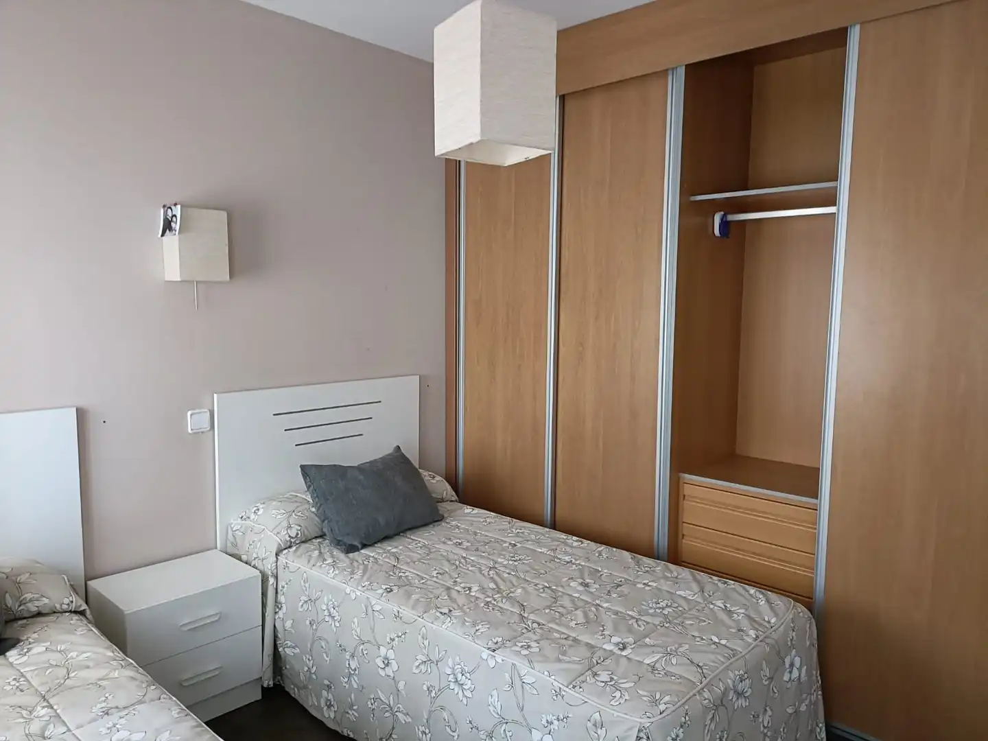 Dormitori de Apartament en venda en Villacañas amb Calefacció i Moblat