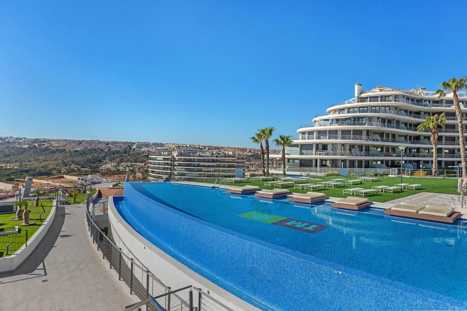 Piscina de Apartament en venda en Elche / Elx amb Aire condicionat, Calefacció i Jardí privat