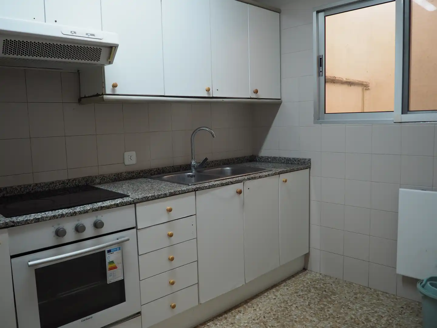 Cuina de Pis en venda en Flix amb Moblat, Forn i Rentadora