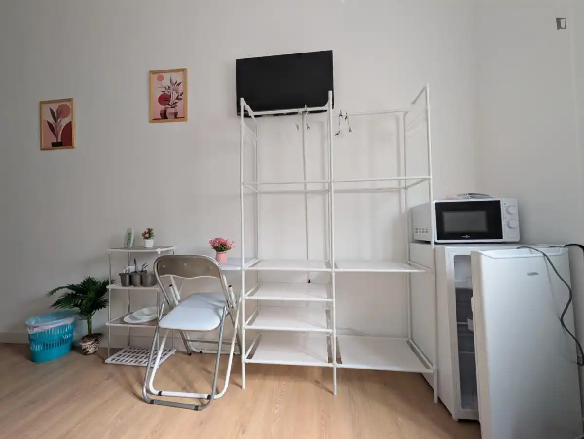 Habitación de Apartamento para compartir en Madrid con Amueblado y Lavadora