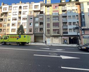 Vista exterior de Pis de lloguer en Oviedo  amb Calefacció, Parquet i Moblat