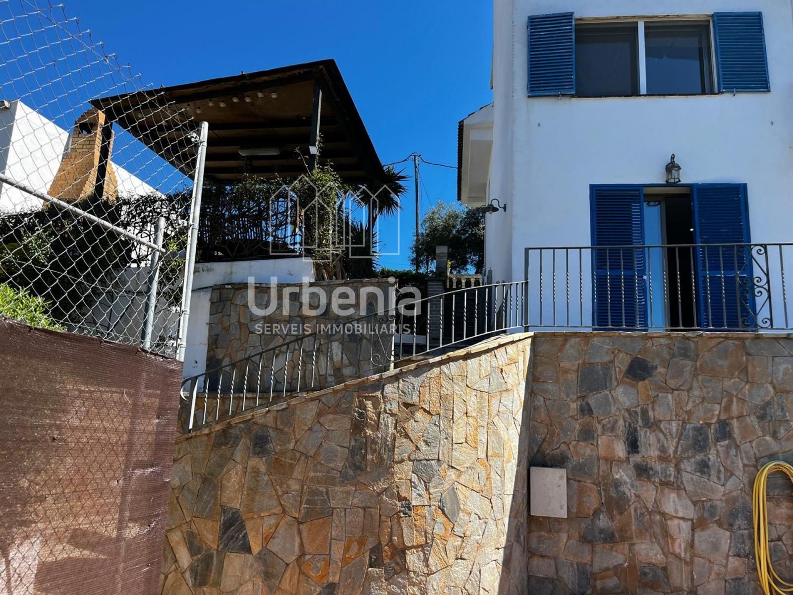 Vista exterior de Casa o xalet en venda en Sant Cebrià de Vallalta amb Calefacció i Piscina