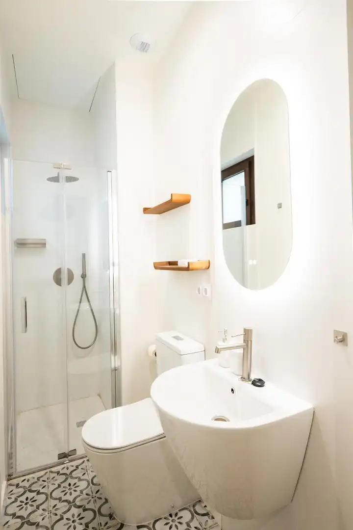 Baño de Piso de alquiler en Sevilla con Aire acondicionado, Calefacción y Amueblado
