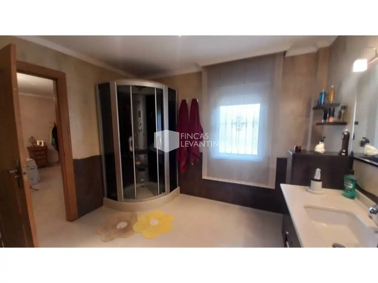 Bany de Casa o xalet en venda en San Vicente del Raspeig / Sant Vicent del Raspeig amb Aire condicionat, Jardí privat i Terrassa