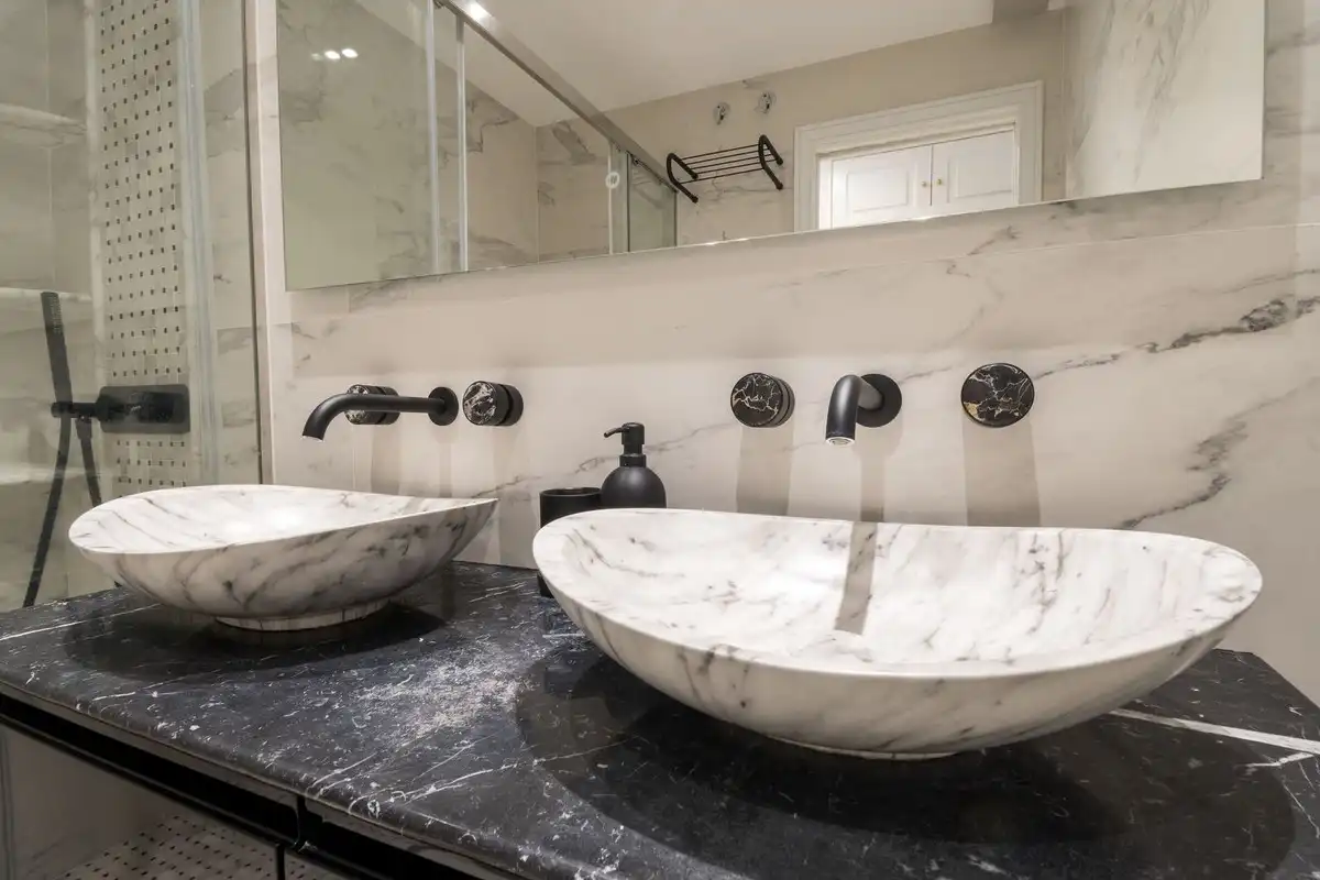 Bathroom of Ground floor for sale in Marbella  with Air Conditioner, Terrace and Storage room