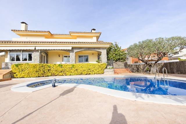 Casa-chalet en Venta en Nucli Urbà